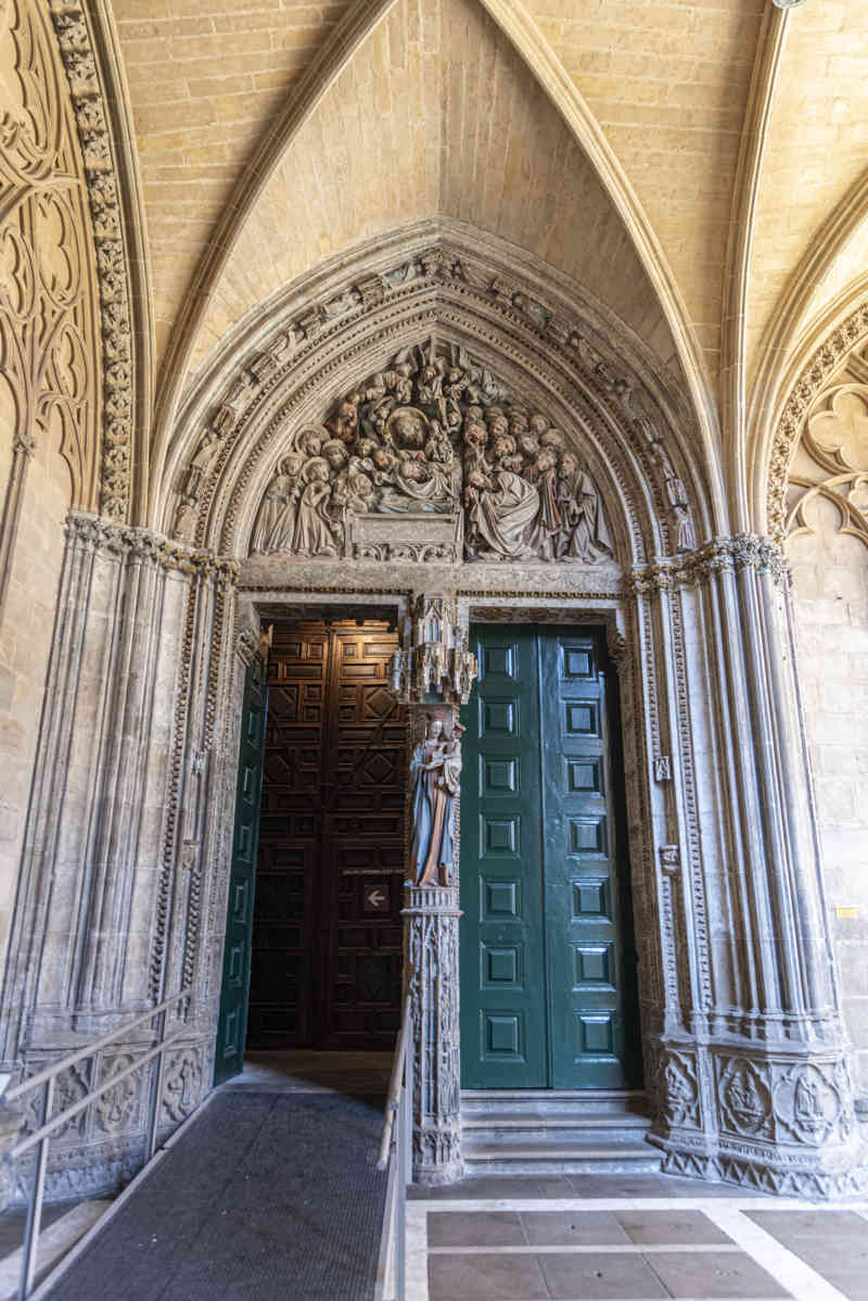 Pamplona 029 - catedral de Santa María la Real - claustro.jpg